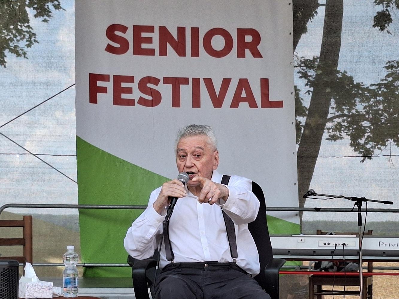 Senior Festival v Chrasti bavil i ve vedru. Atmosféru si chválil též zpěvák Josef Zíma