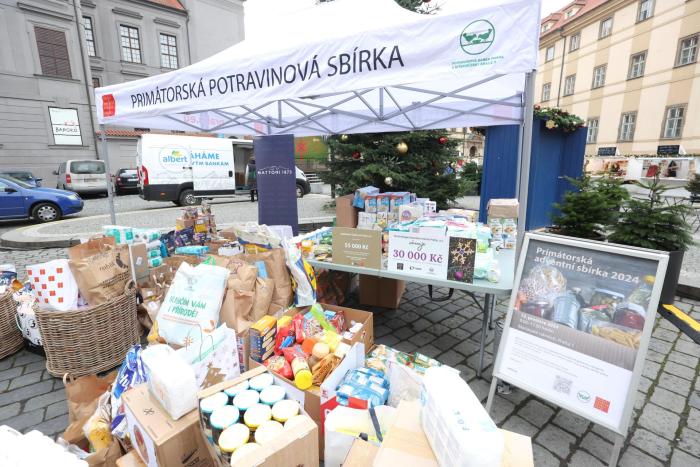 V Primátorské adventní sbírce lidé darovali rekordních 2 684 kg potravin a drogerie